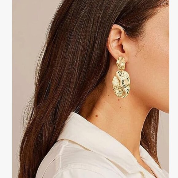 Minimal Luxe Earrings – Timeless Style, Effortless Shine - Picture 4 of 4